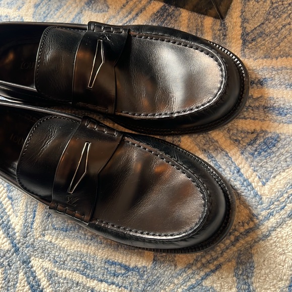 Louis Vuitton - Picture 4 of 9